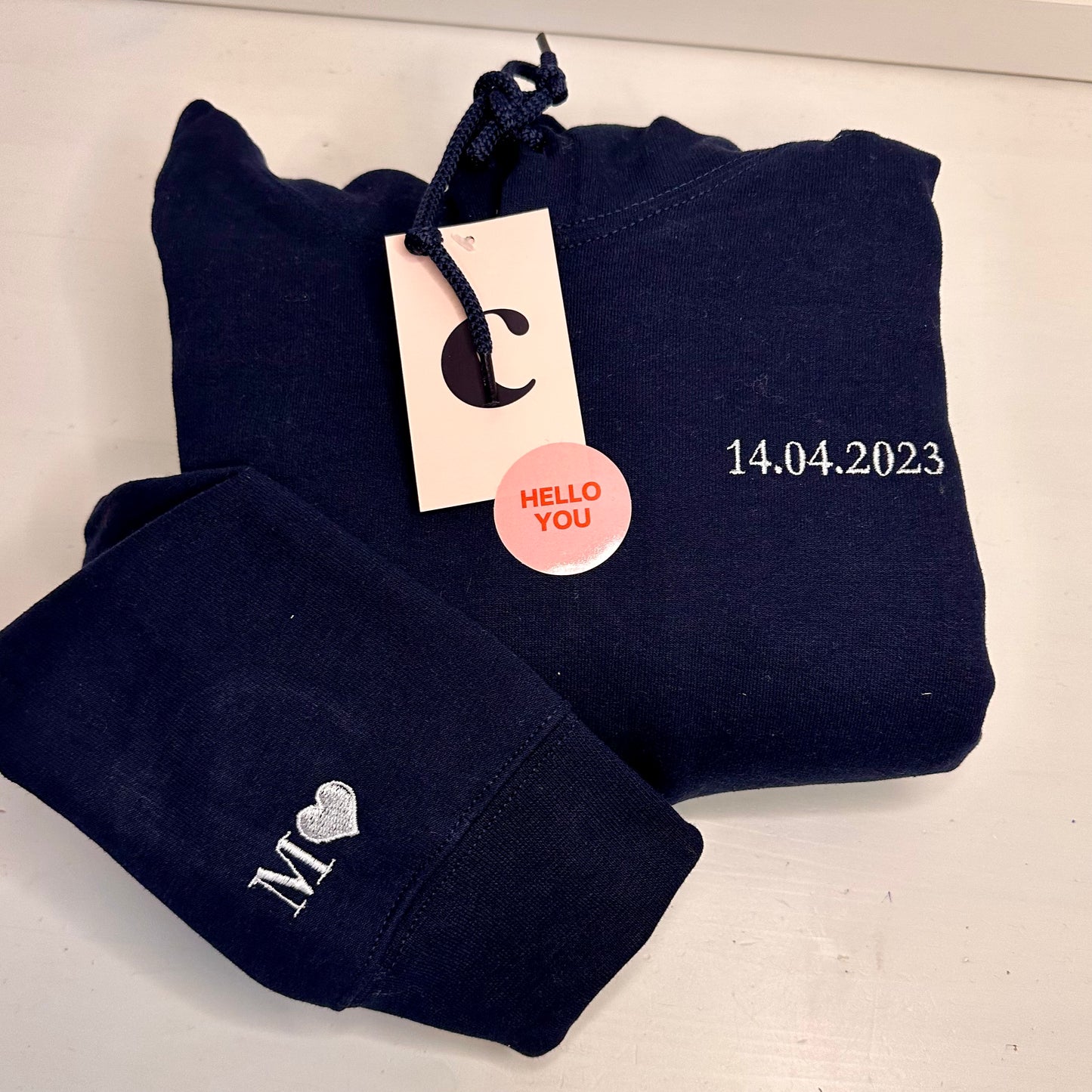 Date personnelle + sweat à capuche initial
